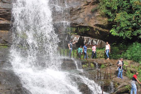 Munnar Cheyyapara water falls